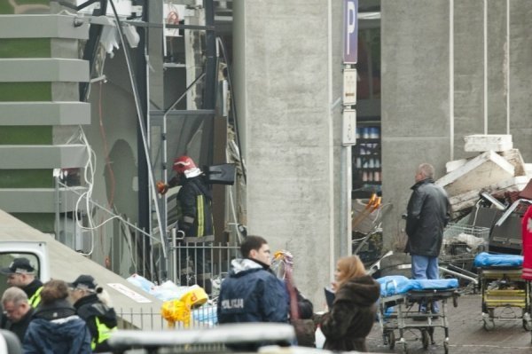 У Ризі обвалився дах торгового центру ‒ 52 людини загинули. ФОТО