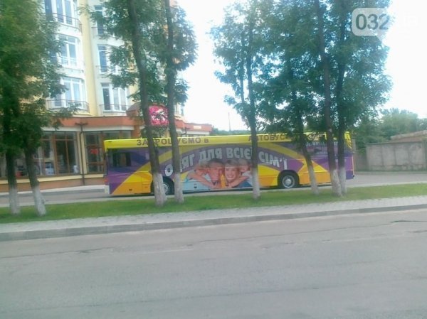 У Львові з автобуса зробили магазин. ФОТО. ДОПОВНЕНО