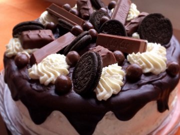 Де замовити торт за індивідуальним ескізом?* 