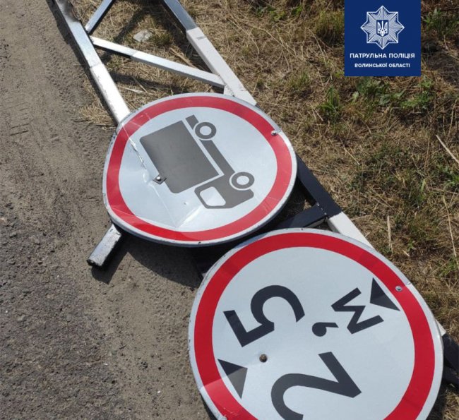 ДТП у Ковелі: водій вантажівки в'їхав у дорожнє бар'єрне огородження