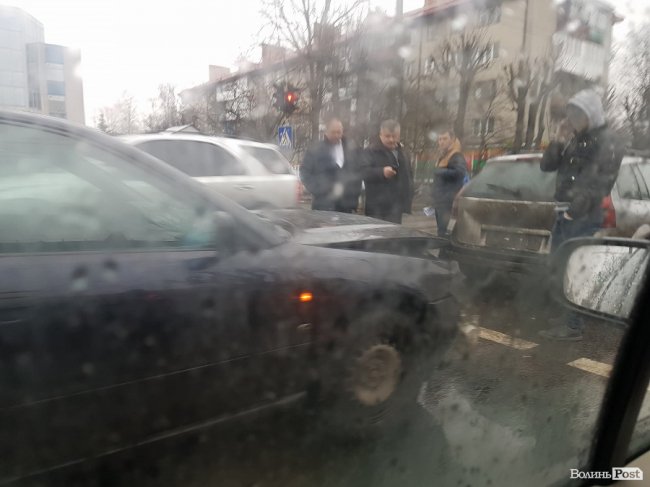 Аварія у Луцьку: зіткнулись Audi і Renault. ФОТО