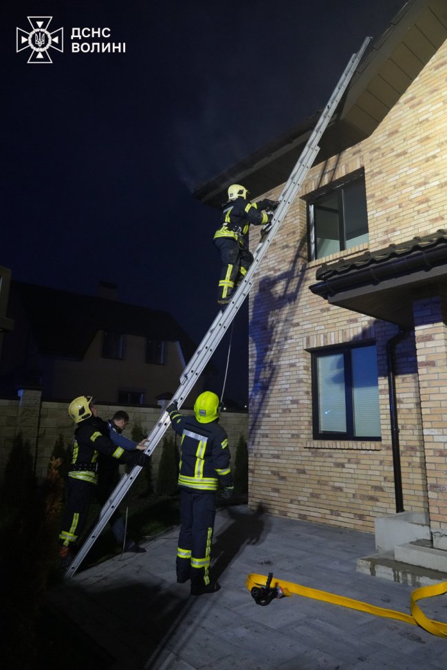 У селі під Луцьком горів будинок. ФОТО