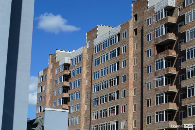 Будівництво триває: як у Луцьку «розростається» яскравий ЖК «Caramel Residence». ФОТО*