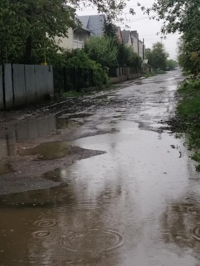 Лучанка показала, як після дощу виглядає вулиця, яку не так давно відремонтували. ФОТО