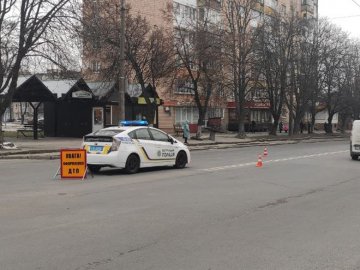 Лікарі розповіли про стан дитини, яку на переході у Луцьку збили разом із мамою