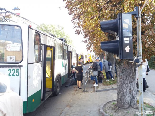 У Луцьку тролейбус збив чоловіка: у потерпілого – серйозна травма голови. ФОТО. ОНОВЛЕНО