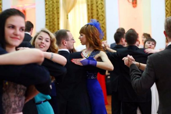 Луцькі студенти під час проведення Віденського балу збирали кошти на благодійність. ФОТО