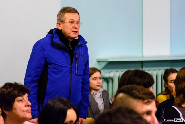 У Луцьку презентували скандальну книгу про Стуса із грифом «РОЗСЕКРЕЧЕНО». ФОТО