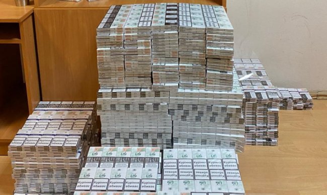 На Волині прикордонники знайшли у поїзді під шаром тирси контрабандні цигарки, які везли до Польщі. ФОТО, ВІДЕО