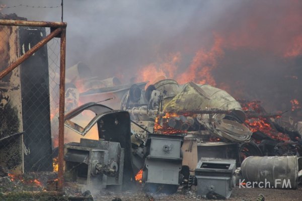 У Керчі горів порт. ФОТО. ВІДЕО