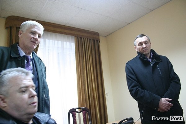 «Правий сектор» під стінами СБУ Волині. ФОТО. ВІДЕО