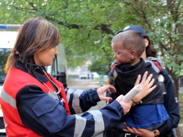 Народився у сорочці: пожежники врятували з палаючого будинку дитину