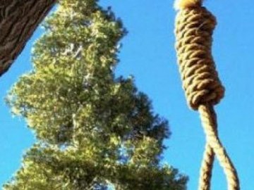 На Рівненщині на гойдалці повісився хлопчик