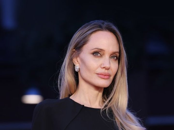 «Жителі Миколаєва і Херсона щодня живуть у небезпеці, але не здаються»: Анджеліна Джолі - про візит до України