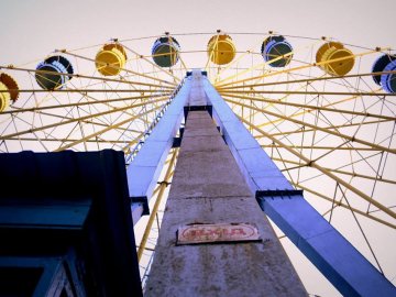 Наче зона відчуження, – лучанин про атракціони в парку. ФОТО