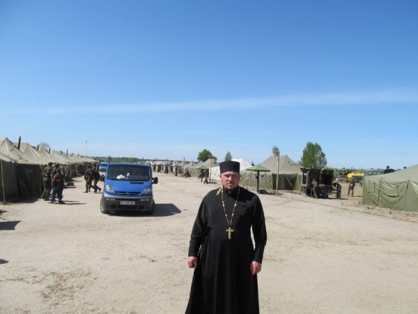 Волинські священики передали допомогу армії. ФОТО