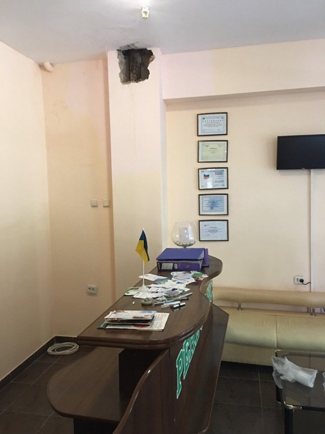 Вибиті двері та вікна, розкидані документи: як відбувались обшуки у луцькому «Ренесансі». ФОТО