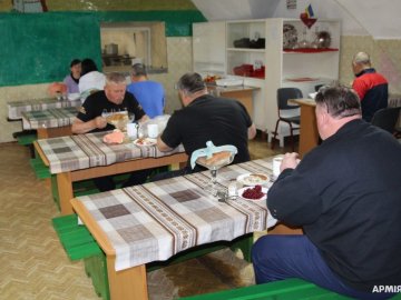 Журналісти перевірили, чим годують у луцькому військовому госпіталі.ВІДЕО