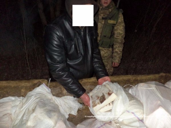 Волинянин віз до Білорусі 14 мішків сала та трикотаж. ФОТО 