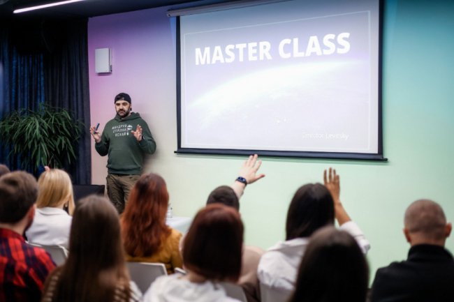 7 200 відвідувачів, 500 консультацій і 3 650 000 грн допомоги: перший рік центру Дія.Бізнес у Луцьку в цифрах