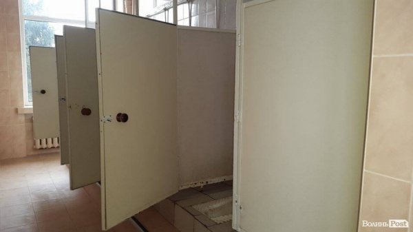 Чи вистачить мільйона на шкільні вбиральні Луцька. ФОТО^