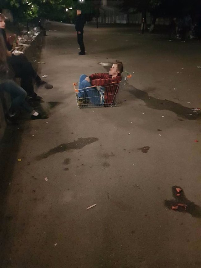 Сміття, порожні пляшки та катання на крадених візках: як студенти КПІ відсвяткували 1 вересня