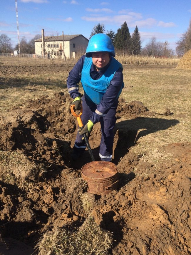 Волинянин викопав на городі 14 протитанкових мін