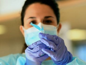 У місті на Волині сьогодні, 3 березня, почнуть вакцинувати медиків проти коронавірусу