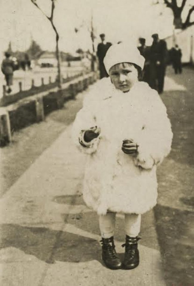 Вбрання дітей з Волині у міжвоєнний період. РЕТРОФОТО 