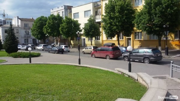 Чому в Луцьку зупинився транспорт. ФОТО