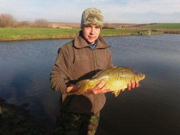 У волинському селі небайдужі жителі розширили та зарибнили водойму. ВІДЕО