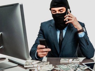 «Працівник» банку видурив у волинянки чималу суму грошей 