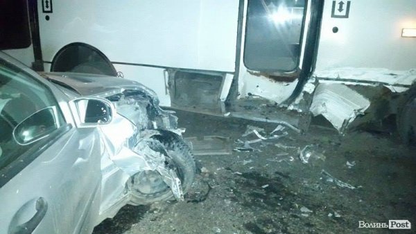 Аварія на Станіславського: "Мерседес" влетів в маршрутку. ФОТО