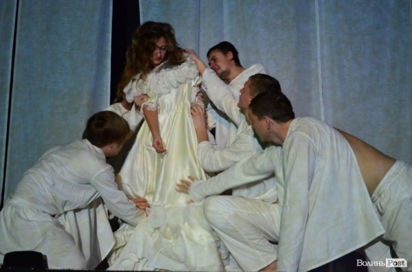 Театр «Гармидер» «збожеволів» на сцені. ФОТО  