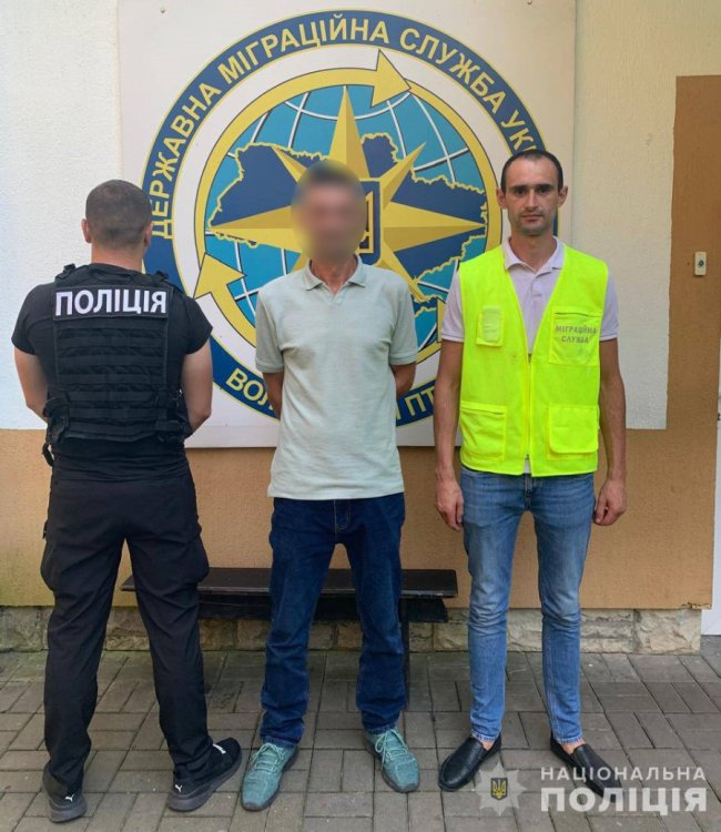Волинські поліцейські виявили іноземця, який незаконно проживав на території України
