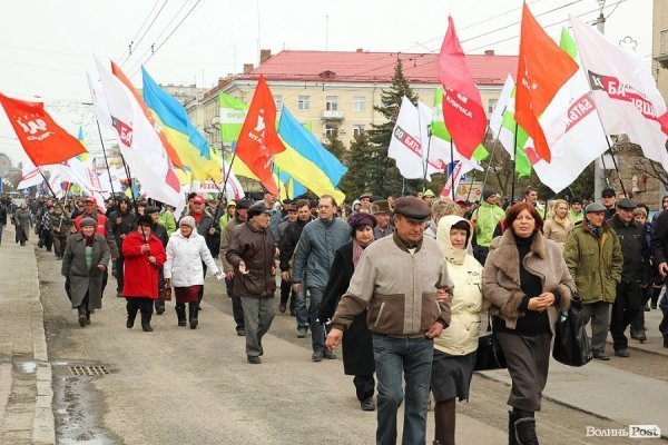 Акція «Вставай, Україно!» розпочалася в Луцьку. ФОТО. ОНОВЛЕНО