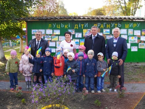 У Луцьку з'явився дитячий «Сквер Миру». ФОТО