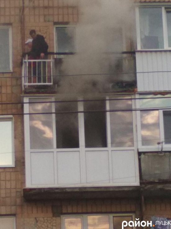 У луцькій багатоповерхівці спалахнула пожежа. ФОТО