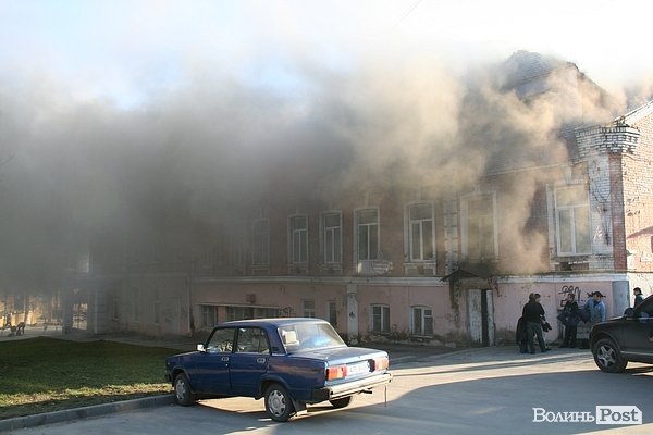Пожежа в центрі Луцька. ФОТОРЕПОРТАЖ