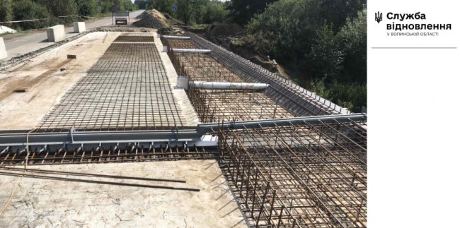 Показали, як на Волині ремонтують 54-метровий міст через річку Вижівка. ФОТО