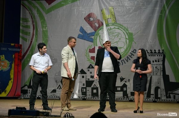 На КВНі в Луцьку перемогла команда, яка роздягалась на сцені і багато кричала. ФОТО