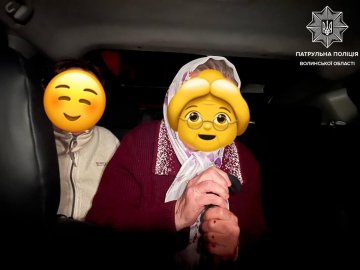 У Луцьку поліцейські допомогли жінкам, які під час комендантської години не могли дістатися додому