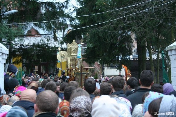 Не менше тисячі лучан зустрічали Єрусалимську плащаницю. ФОТО