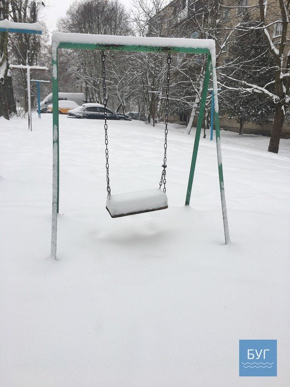 Нововолинськ у полоні зими: як комунальники чистять дороги. ФОТО