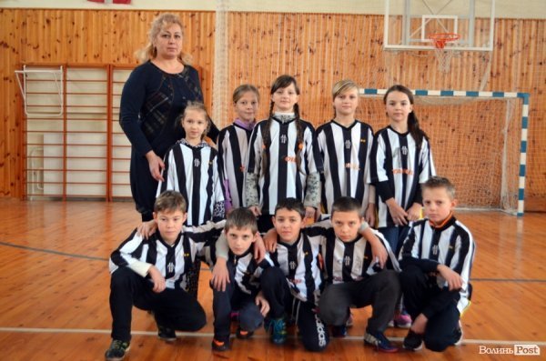 Бігали, раділи, вболівали: у Ковелі школярі змагалися на святкових «Веселих стартах»