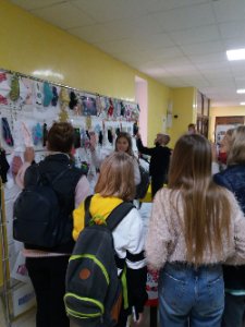 У школі поблизу Луцька учні шиють захисні маски. ФОТО