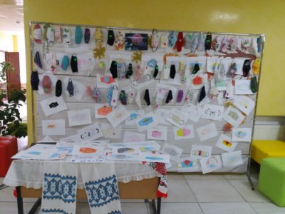 У школі поблизу Луцька учні шиють захисні маски. ФОТО