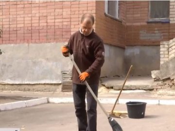 У Херсоні двірник збирає гроші на мрію – участь у чемпіонаті світу з джиу-джитсу. ВІДЕО