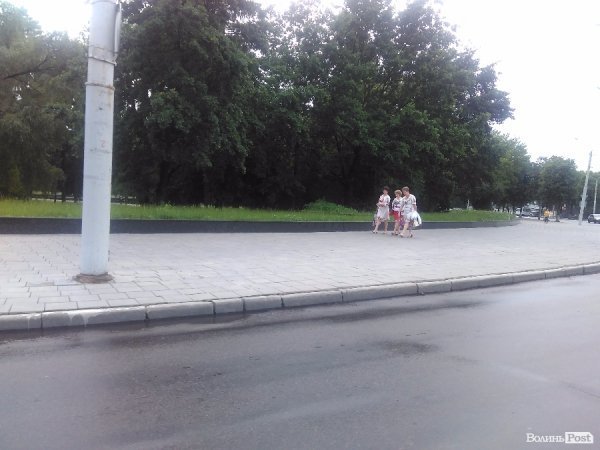 Сьогодні дощовий Луцьк. ФОТОРЕПОРТАЖ