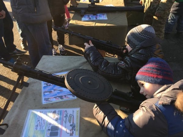 На Волині волонтери зібрали понад 54 тисячі для військових. ФОТО